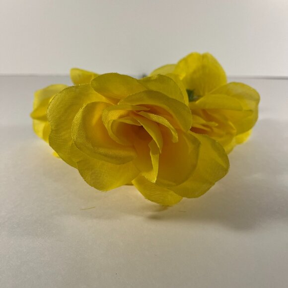 Yellow Roses Fake Flowers Faux Flowers 4 Stems Included NWOT - Picture 3 of 3